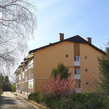 To Apartman Gunarasfuerdo Dombóvár Екстериор снимка